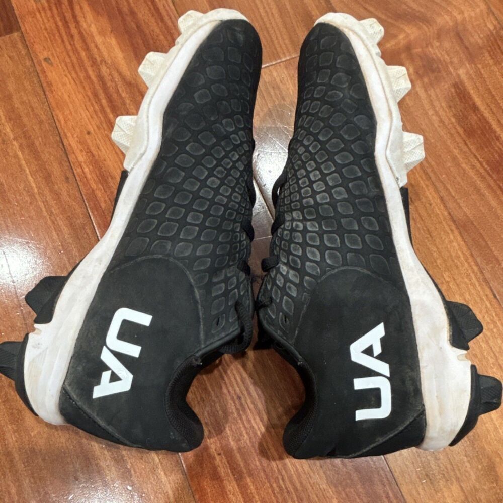 Under Armour Black/White Kids Baseball Molded Cleats Low Top Shoes size 5.5y - Picture 10 of 11